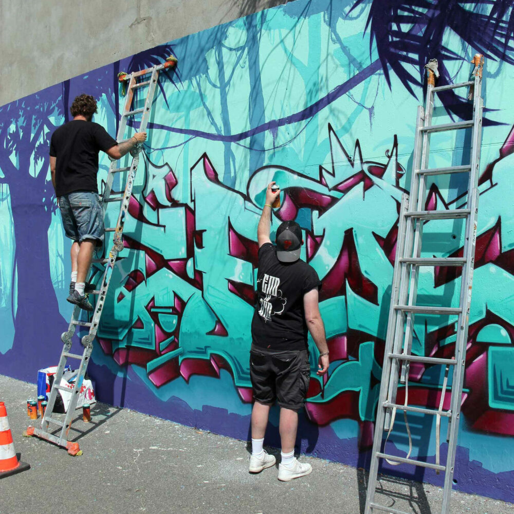Graffeurs du collectif END to END en action - Graffiti, street art clermont-ferrand